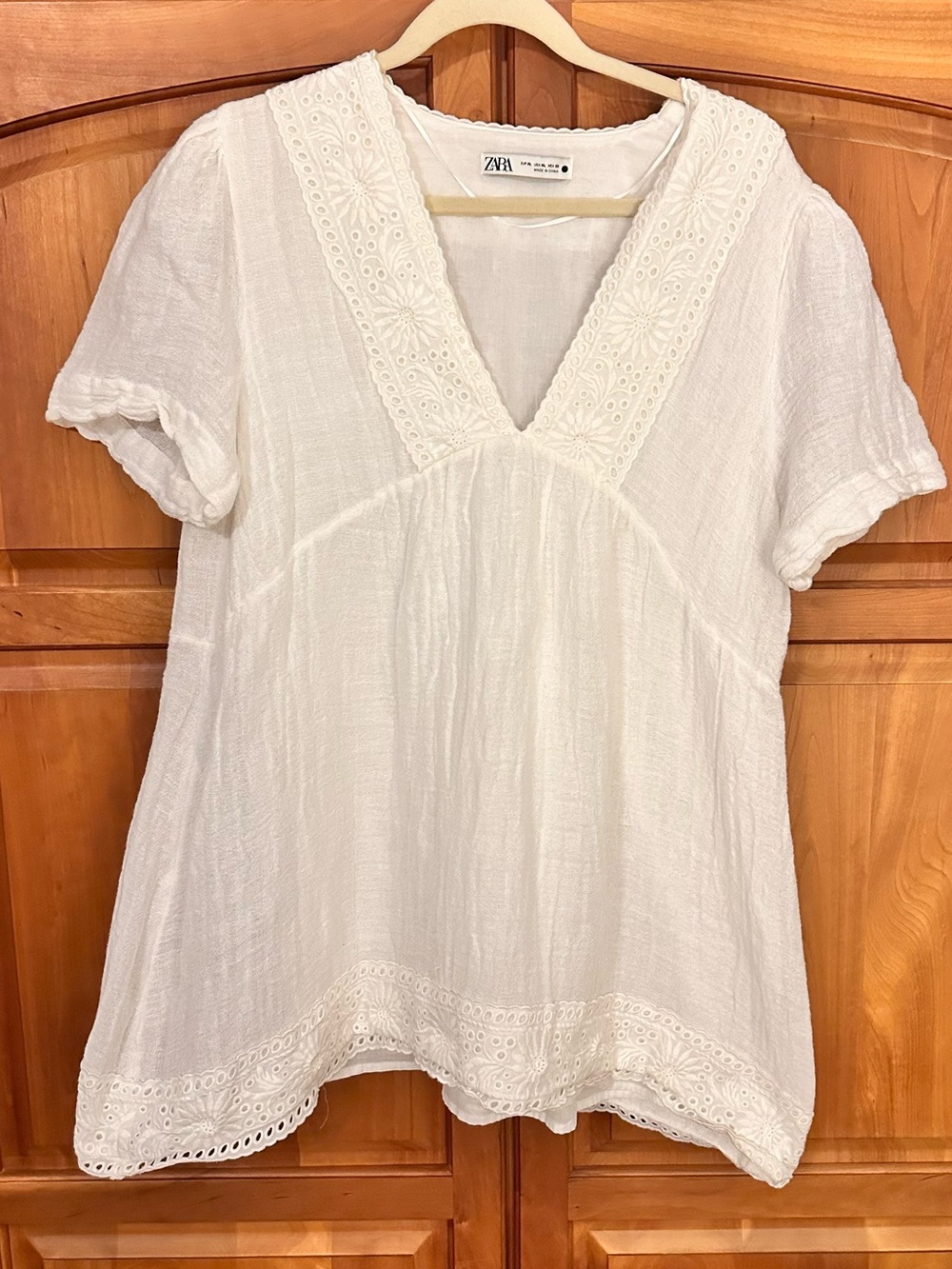 Zara White Embroidered V-Neck Dress, Tunic, or Cover-up, XL, 22"    P-T-P, Lined